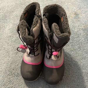 Only worn once snow boots size 2